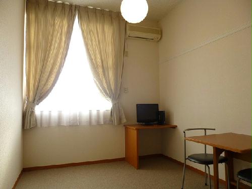 居室・リビング　約6帖の洋室です♪