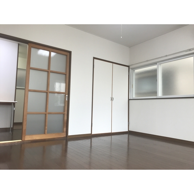 居室・リビング　洋室（8帖）の様子