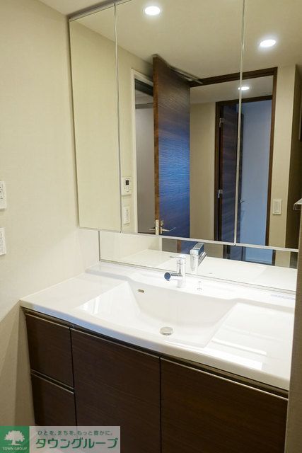 洗面設備　※写真は同タイプ住戸です。