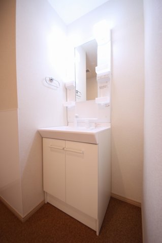 洗面設備　朝の身支度には欠かせない独立洗面化粧台