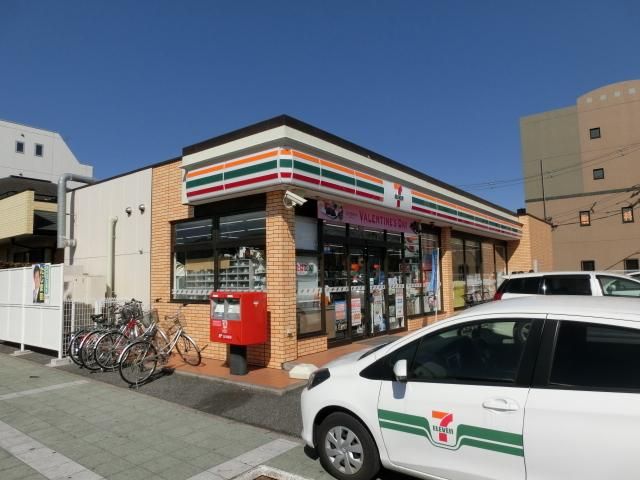 コンビニ　セブンイレブン（コンビニ）まで400m