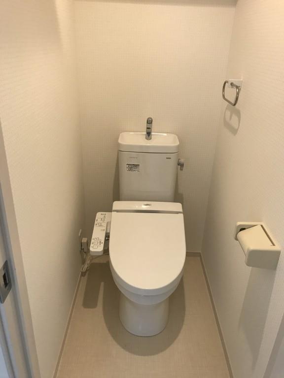 洗面設備　三面鏡付独立洗面化粧台