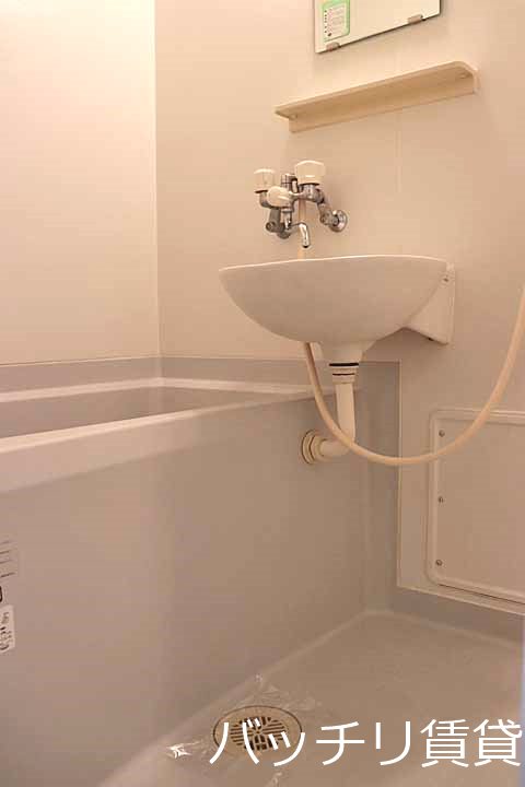 バス・シャワールーム　＊画像は別部屋の為イメージ、現状優先致します