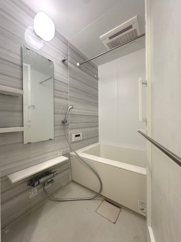 バス・シャワールーム　コンパクトで使いやすいお風呂です