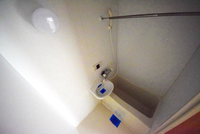 バス・シャワールーム　同物件別部屋写真