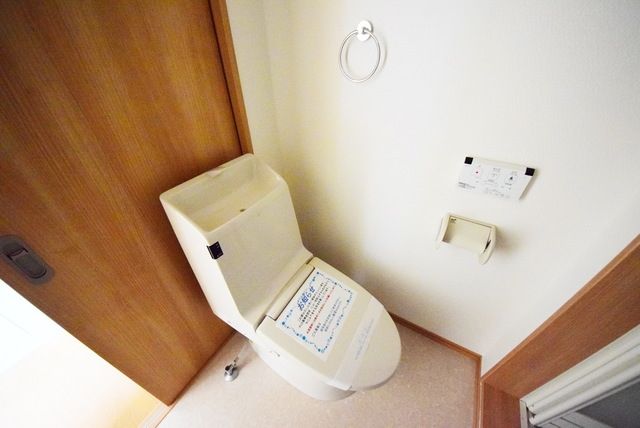 トイレ　同物件別部屋写真