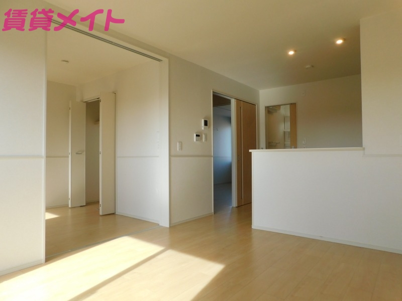 居室・リビング　別部屋参考写真です。