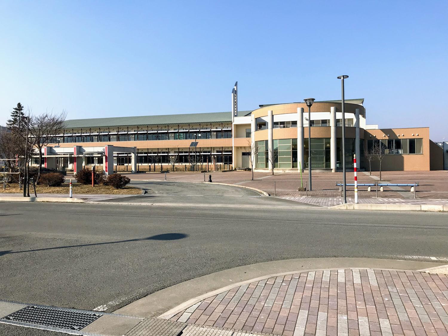 中学校　名川中学校（中学校）まで3800m