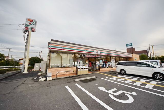 コンビニ　セブンイレブン東松山松本町店（コンビニ）まで810m