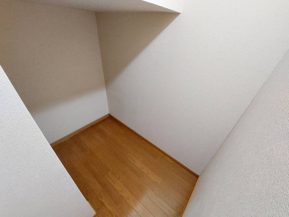 収納　階段下収納