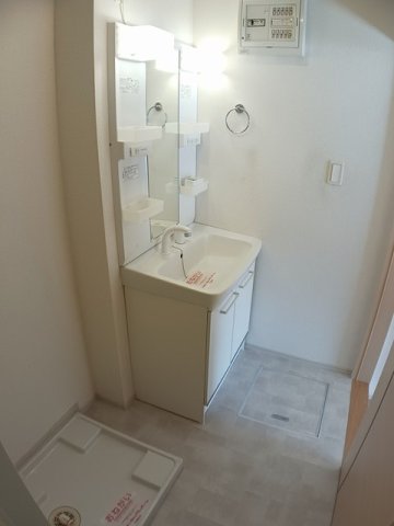 洗面設備　コンパクトで使いやすい洗面所