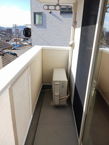 バルコニー　暖かな日差しのふりそそぐバルコニー