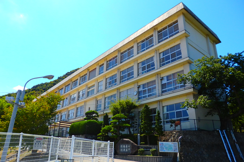 中学校　城山中学校（中学校）まで50m