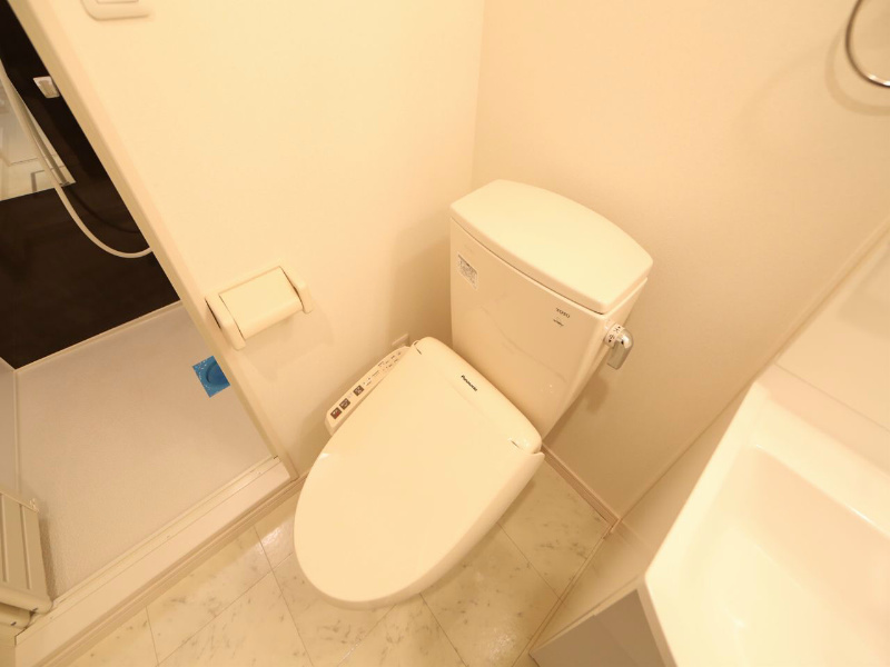 トイレ　温水洗浄暖房便座付トイレ
