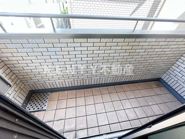 バルコニー　外からの目が気にならないバルコニーで洗濯物が干せます
