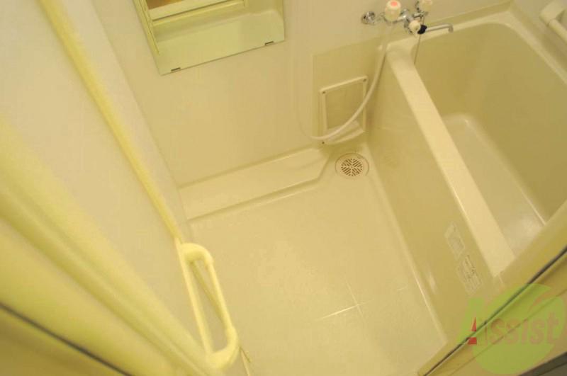 バス・シャワールーム　浴室乾燥機つきで洗濯物も干せます！