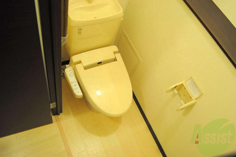 その他　温水便座つきでトイレ内も十分な広さです！