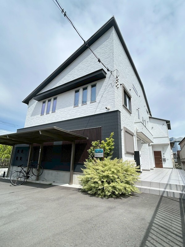 建物外観　住友不動産施工。2024年築のモダンな外観が目を引く2LDK