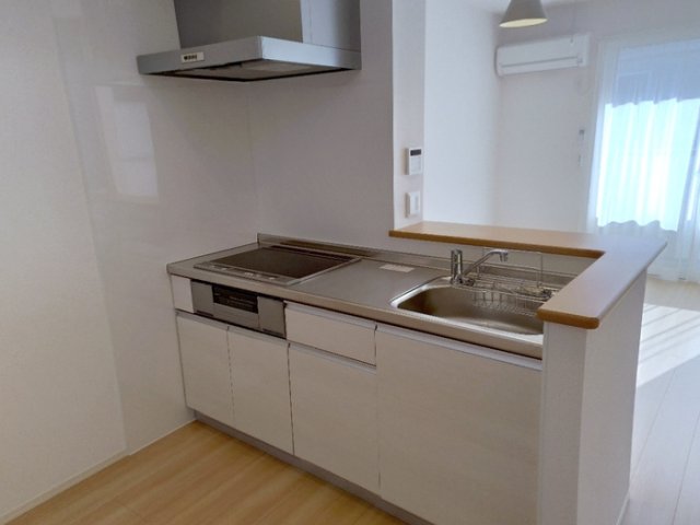 キッチン　コンパクトなキッチンで掃除もラクラク