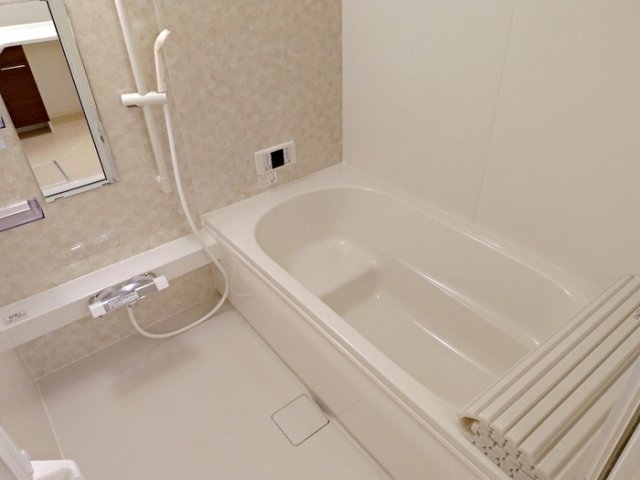 バス・シャワールーム　コンパクトで使いやすいお風呂です