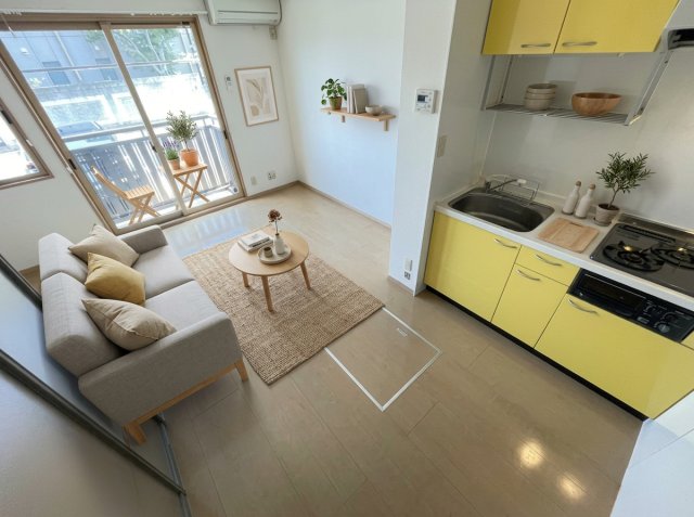 居室・リビング　家具はCGのイメージ画像になります。※実際に家具は付いており