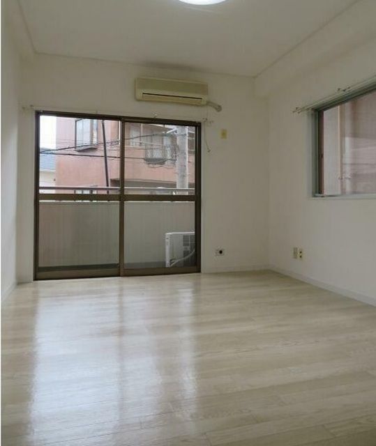 居室・リビング　室内