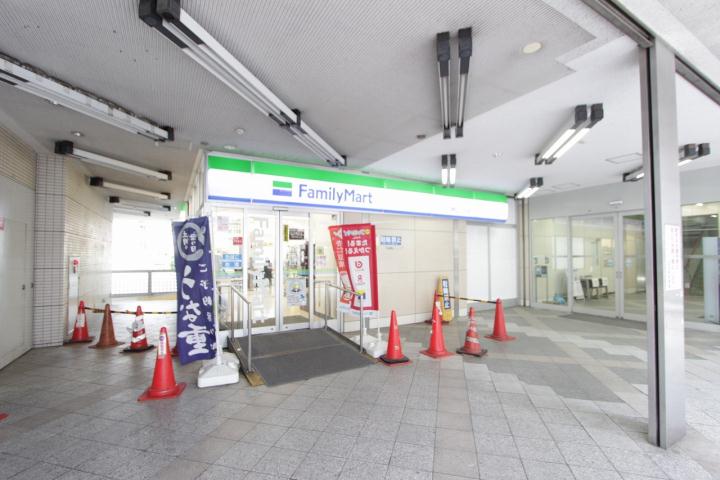 コンビニ　ファミリーマート（コンビニ）まで445m