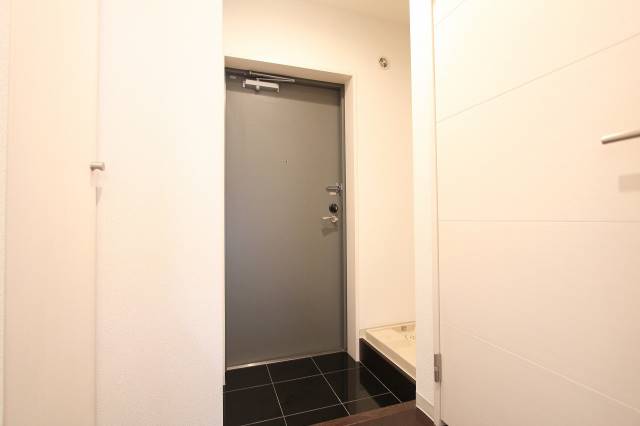 玄関　シックな色調の玄関ルーム。