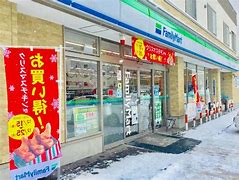 コンビニ　ファミリーマート札幌北22条西5丁目店（コンビニ）まで241m