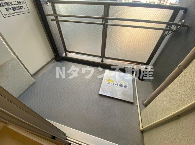 バルコニー　暖かな日差しのふりそそぐバルコニー