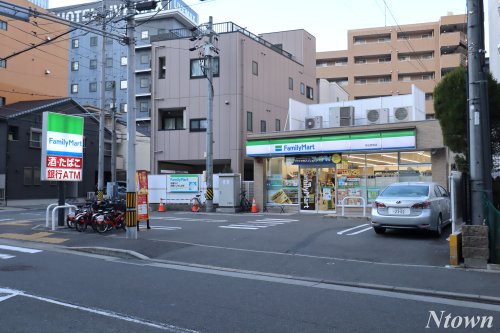 コンビニ　ファミリーマート 那古野南店（コンビニ）まで757m