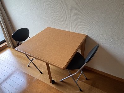 居室・リビング　机・椅子備え付け