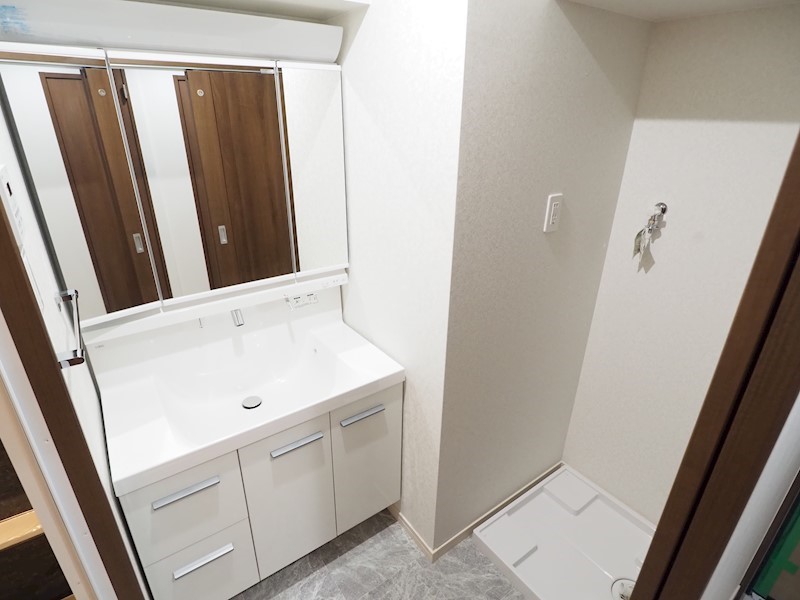 洗面設備　明るい脱衣所です