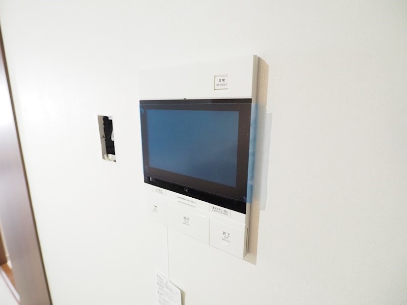 セキュリティ　大きなモニターで顔が見えて安心