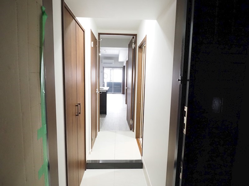 玄関　感知ライトで明るくお出迎え。