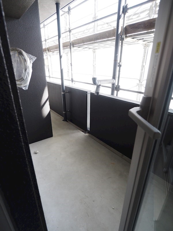 バルコニー　広めのベランダ。