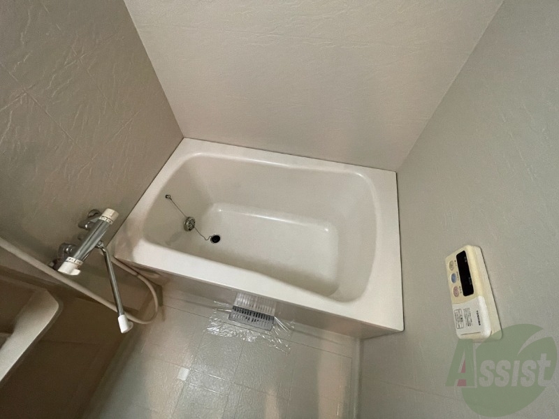 バス・シャワールーム　浴室になります。比較的広く、綺麗な状態です。