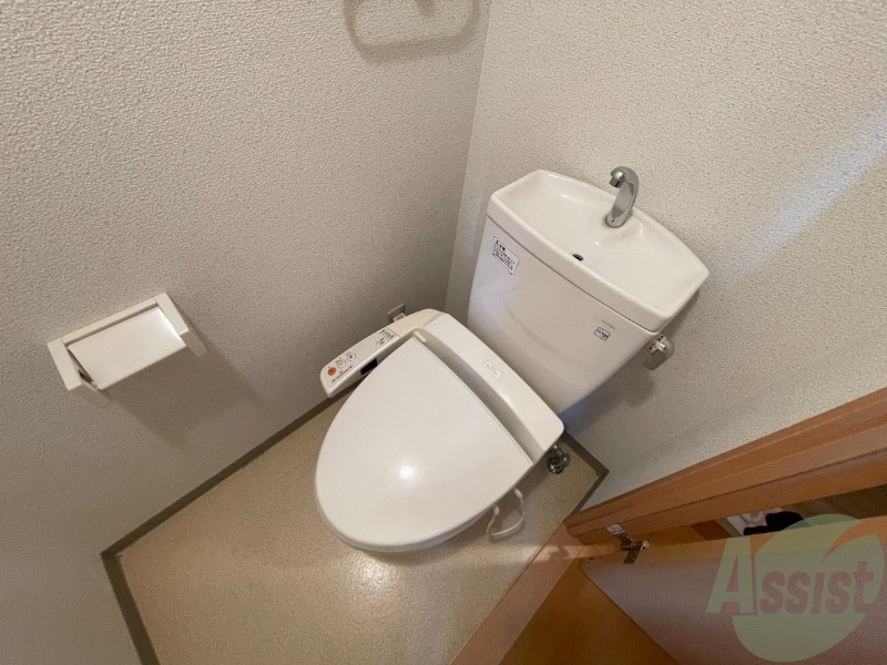 トイレ　トイレは温水洗浄便座なので、快適にお使い頂けます。