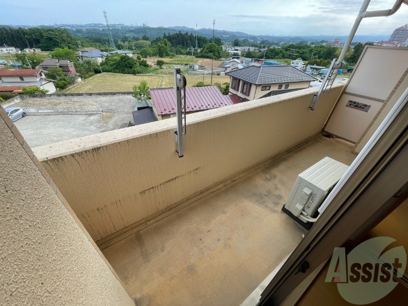 バルコニー　バルコニーになります。広いので洗濯も安心です。