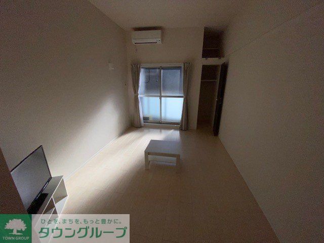 居室・リビング　部屋毎に間取りが異なる場合がございます。