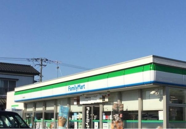 コンビニ　ファミリーマート石岡国府店（コンビニ）まで1200m