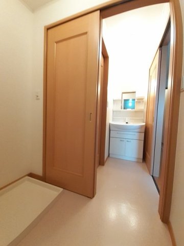 洗面設備　スペースが確保できる洗面所です