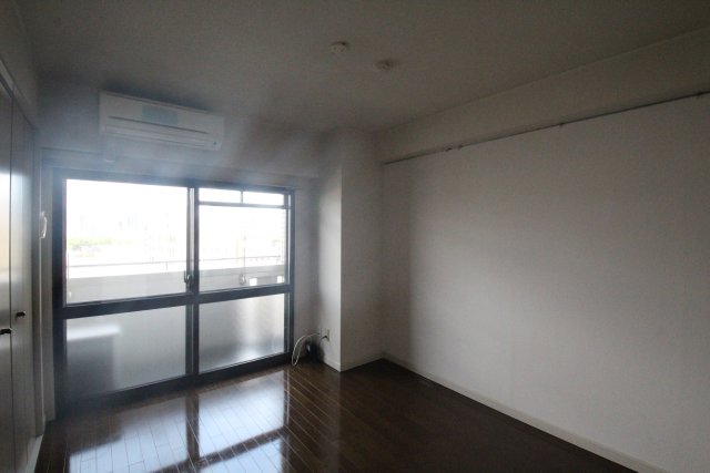 居室・リビング　別号室の写真です