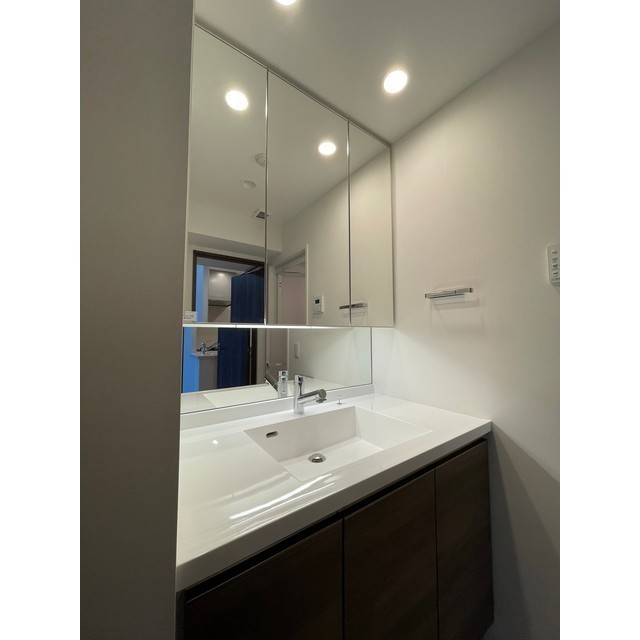 洗面設備　コンパクトで使いやすい洗面所