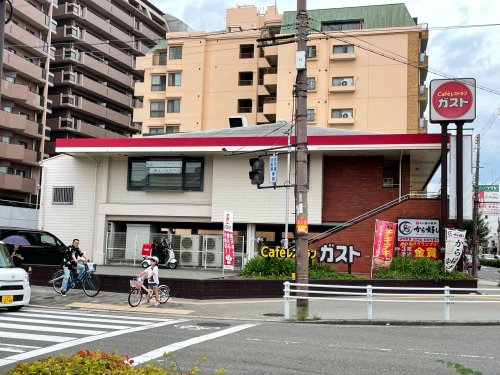 飲食店　ガスト 文の里店(から好し取扱店)（飲食店）まで378m