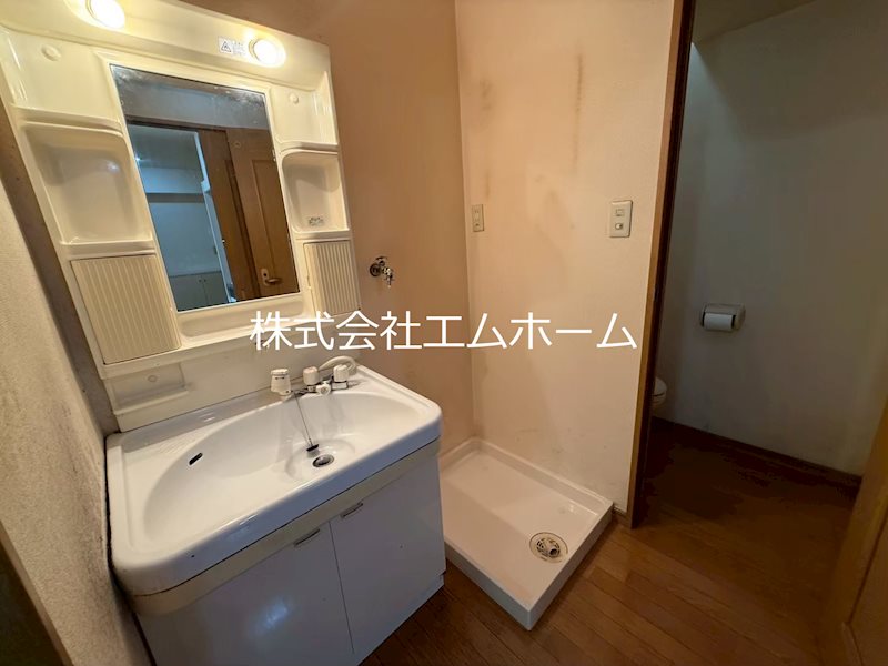 洗面設備　脱衣所　独立洗面台（シャンプードレッサー）洗濯機用意できます