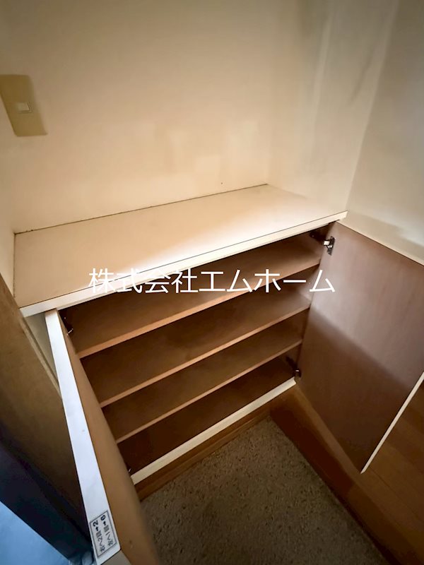 玄関　玄関　シューズボックス付