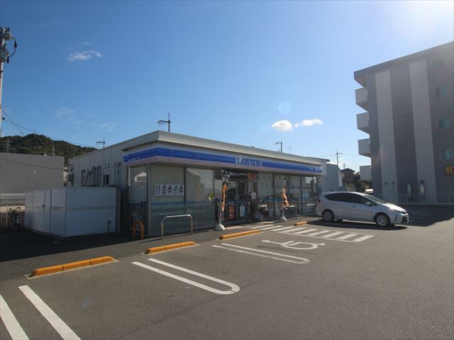 コンビニ　ローソン東広島寺家駅前店（コンビニ）まで449m