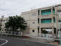 小学校　名古屋市立岩塚小学校（小学校）まで631m