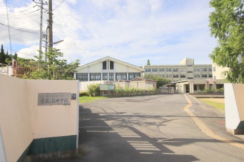 中学校　奈良市立登美ヶ丘中学校（中学校）まで653m